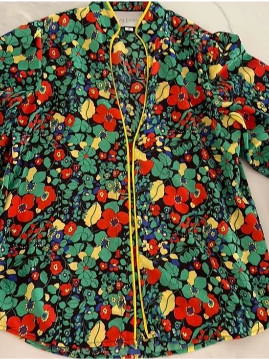 ALEXIS Floral Top with Yellow Piping Small - Picture 2 of 7